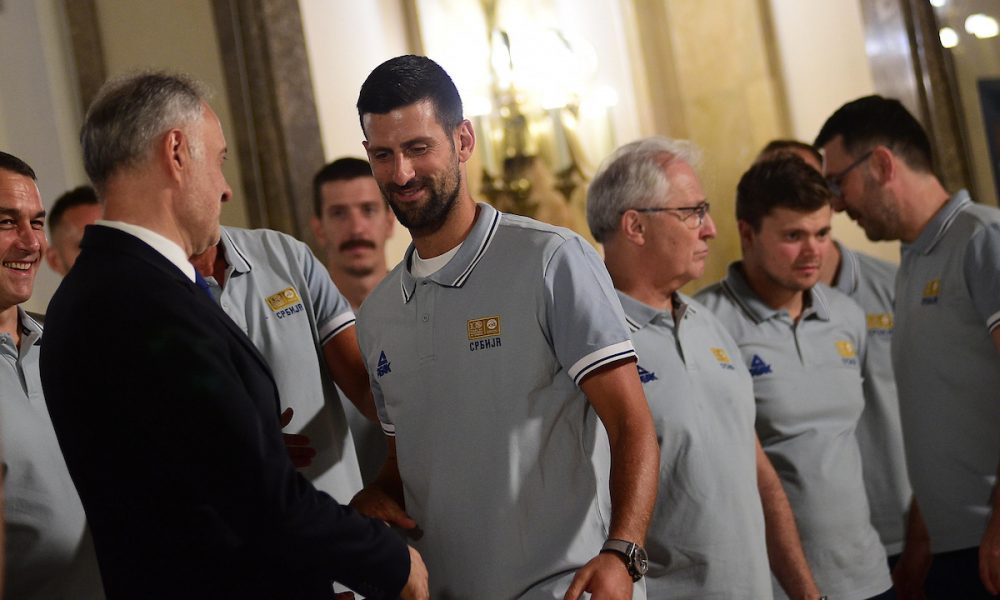 NEUNIŠTIV JE I NEUMORAN Sinoć na balkonu i kafani, Đoković je danas stigao u… (VIDEO)