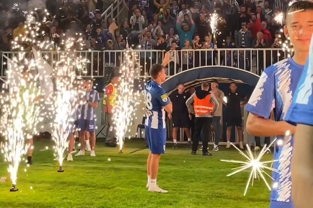 PAZARSKA NOĆ Adema Ljajića na stadionu dočekalo nekoliko hiljada navijača! (FOTO)