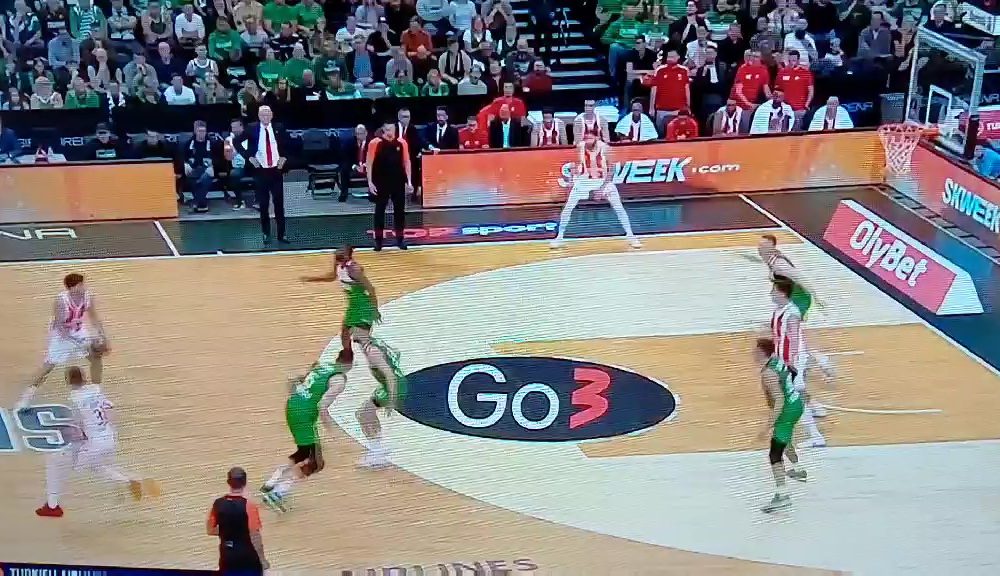 MAGIJA TEODOSIĆA OBELEŽILA POLUVREME Zvezda otišla na pauzu sa +3 (VIDEO)