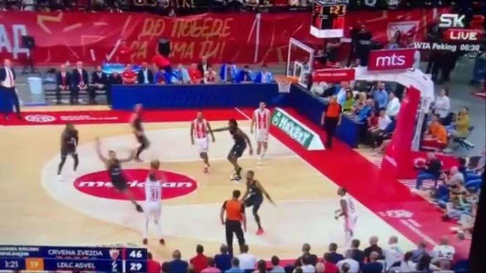 POLUVREME ZA PAMĆENJE Zvezda „razbija“ Asvel! Crveno-beli ubacili preko 50 poena u uvodnih 20 minuta (VIDEO)