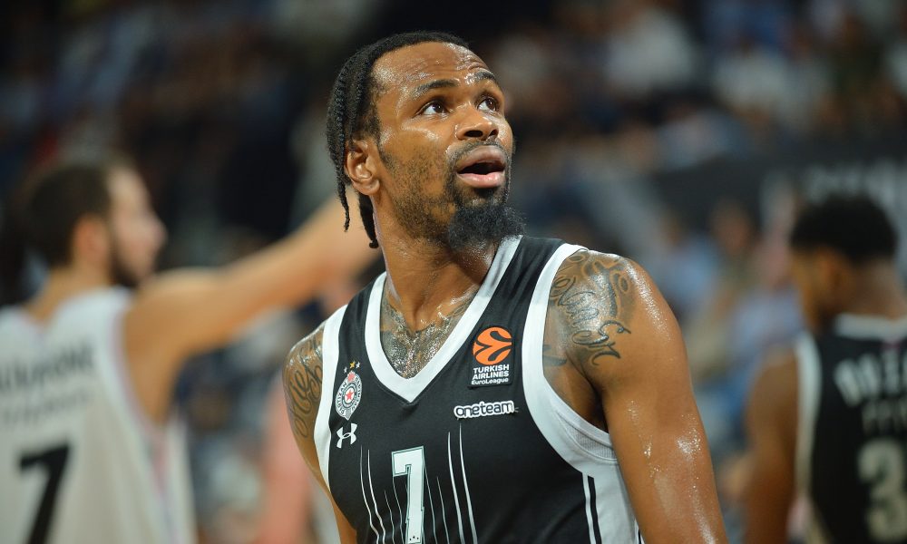 „GROBARI“ MOGU DA ODAHNU Panter se vratio u igru i odmah pomogao da se postigne koš sa zvukom sirene! (VIDEO)