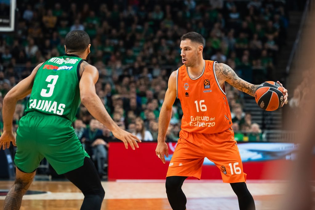 FRKA U ŠPANIJI Bivši igrač Partizana udario Jovića u glavu, ovaj hteo da se obračuna sa njim! Jedva ga smirili (VIDEO)