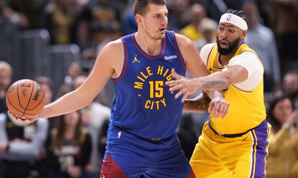 UZALUD PRETNJE Jokić ne mari za reči igrača Lejkersa! Odmah ih je pregazio i sezonu otvorio tripl-dablom! (VIDEO)