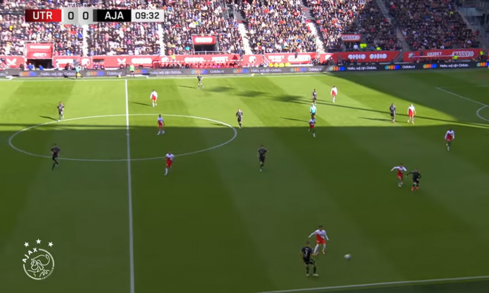 LEGENDI AJAKSA PREKIPELO Ti je***i igrači, trebalo bi da su prvi sa dva prsta u nosu!