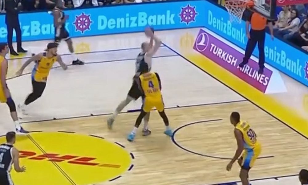 SMAJLI POLETEO Sjajna finta, pa atraktivno zakucavanje! Ipak, stvari ne idu dobro za Partizan (VIDEO)