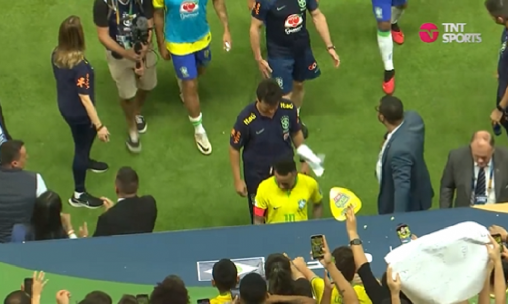 NEJMAR JE MALO NERVOZAN Vedeta Brazila se sukobila sa navijačima (VIDEO)