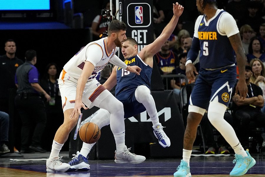 DA LI STE GA NEKADA VIDELI OVOLIKO LJUTOG? Jokić urlao na sudije zbog Nurkića (VIDEO)