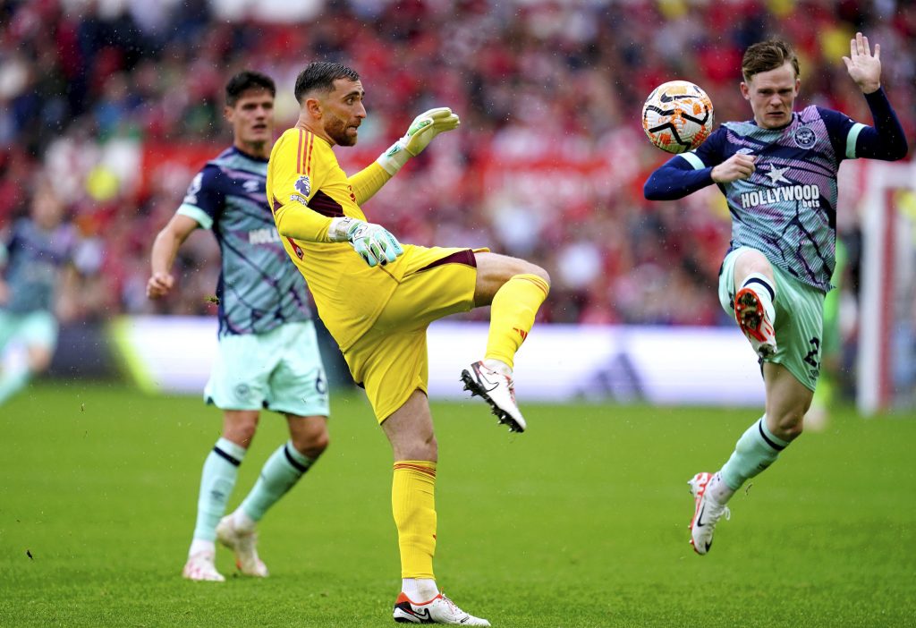 PREMIJER LIGA „Šumarima“ bod sa igračem manje, Brentford ispustio pobedu