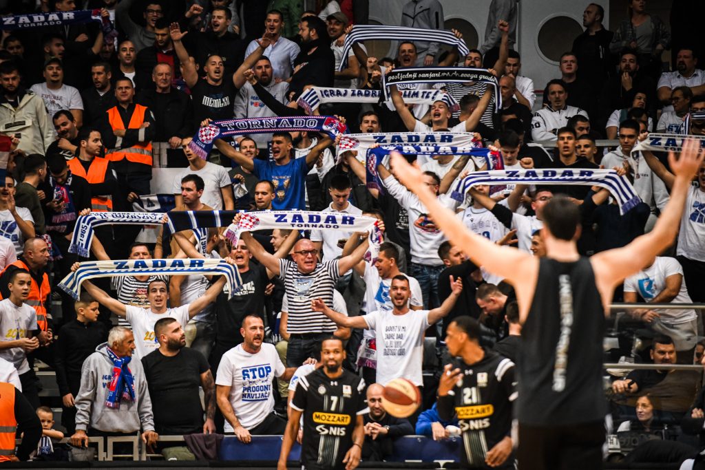 PREKID U ZADRU Nesportsko ponašanje navijača na Partizanovoj utakmici je bilo sankcionisano! (VIDEO)