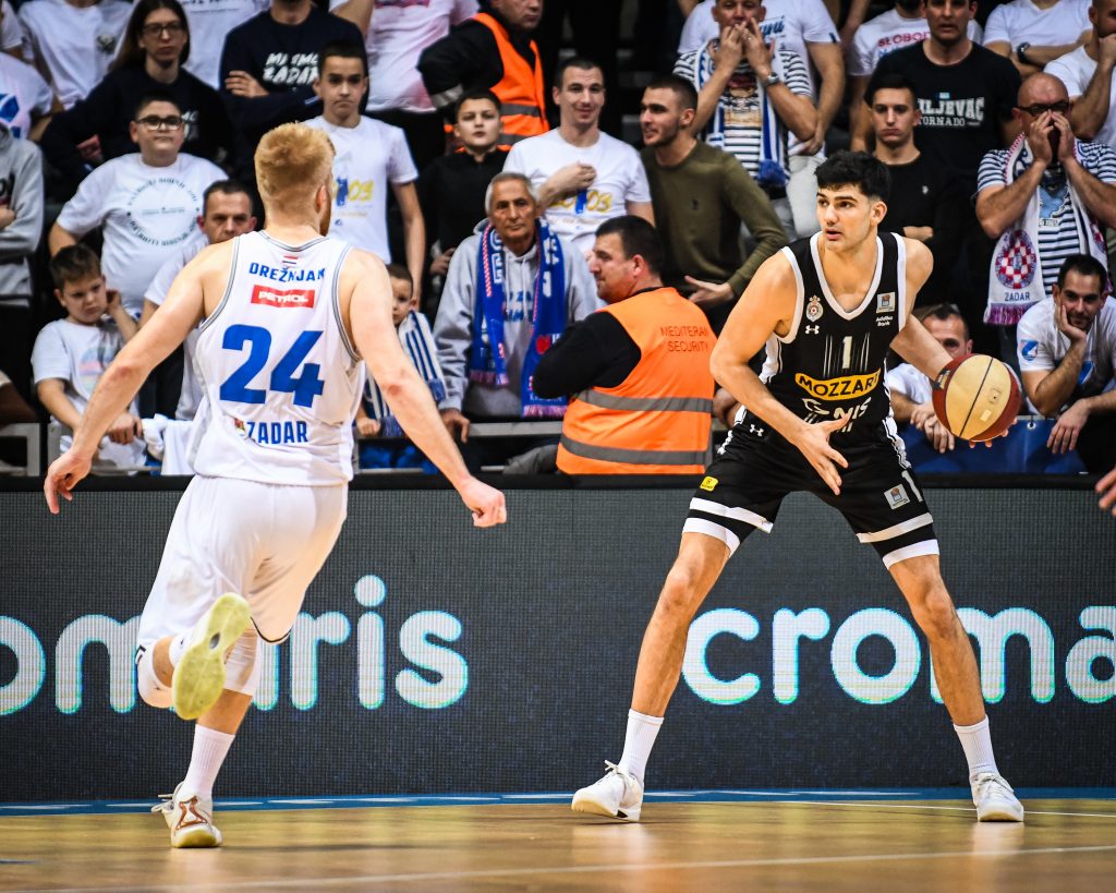 RAZGOROPADIO SE Partizanov talenat brutalno zakucao u Zadru, pa utišao publiku! (VIDEO)