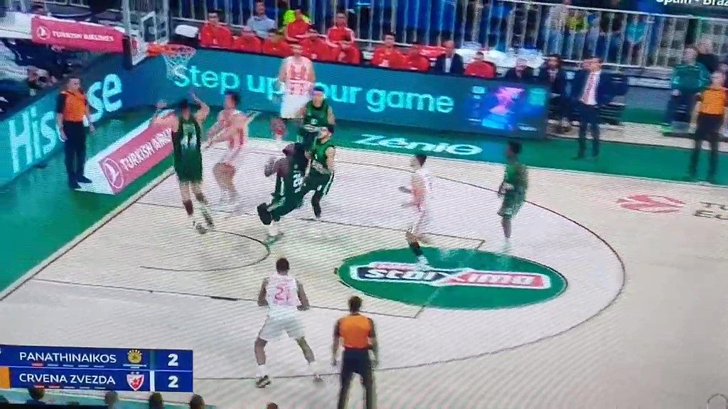 TVRD POČETAK U ATINI Bolomboj opravdao poverenje Teodosića i trojkom mu ulepšao asistenciju (VIDEO)