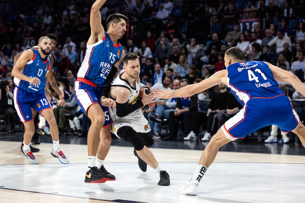 VIRTUS SE NE ŠALI Jedan reprezentativac Hrvatske otišao, drugi odmah došao – centar Efesa predstavljen u Bolonji