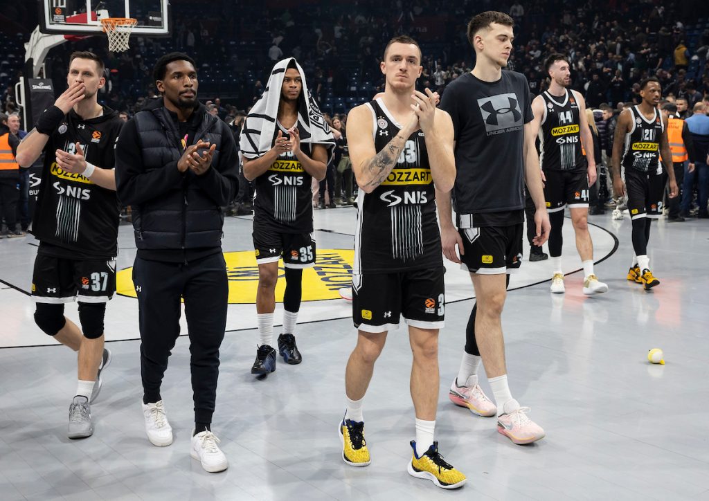 ARENA GRMELA OD NEZADOVOLJSTVA SUĐENJEM Sporne odluke arbitara pred odlučujući promašaj Kaminskog (VIDEO)