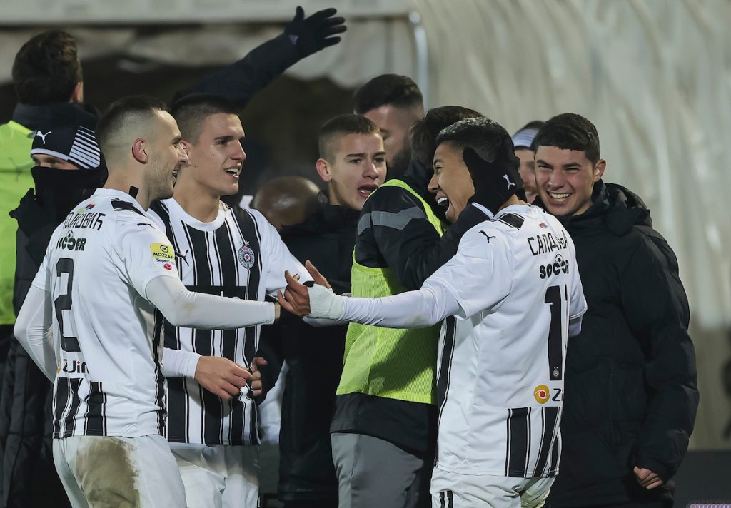 CRNO-BELI ČUVAJU „BISERE“ Partizan potpisao ugovore sa trojicom fudbalera iz omladinske škole (FOTO)