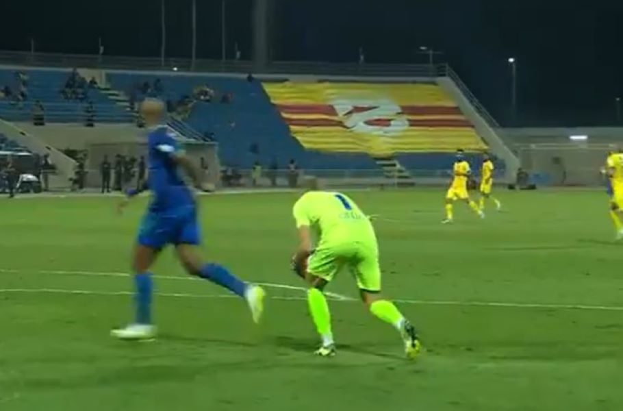 ŠTA SE OVO DESILO? Bizarniji penal skoro nije viđen (VIDEO)