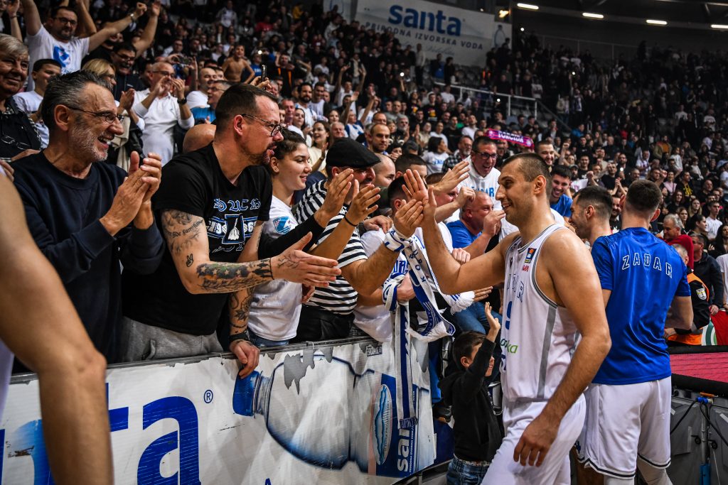 Hrvatski komentator zapevao posle pobede Zadra nad Partizanom! Pevao Devici Mariji (VIDEO)