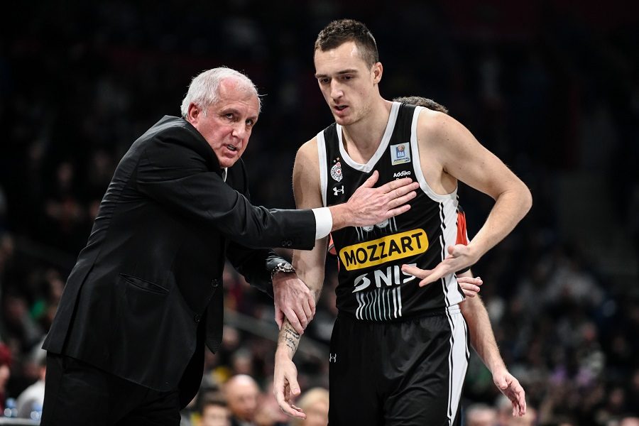 LAKŠE NEGO ŠTO SE OČEKIVALO Partizan ubedljivo savladao Budućnost i nastavio pobedničku seriju pred odlazak na špansku turneju (VIDEO)