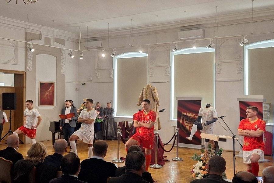 Napredak predstavio nove dresove sa motivima odežde kneza Lazara! Predsednik emotivnom recitacijom oduševio prisutne (FOTO/VIDEO)