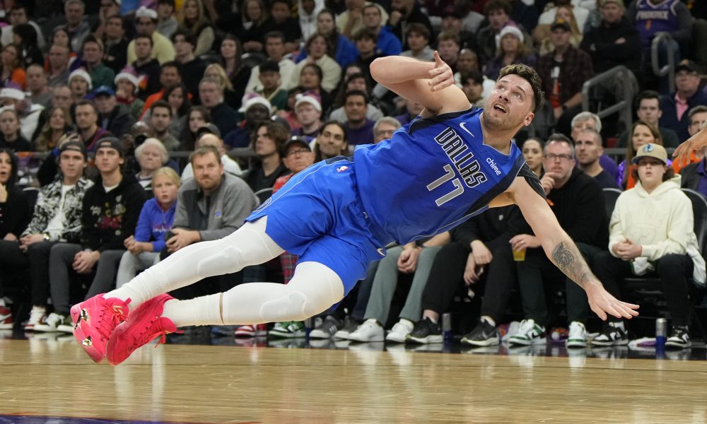 ISTORIJSKO VEČE ZA DONČIĆA Dalasov Slovenac ubacio 50 poena i pridružio se „klubu 10.000“ (VIDEO)