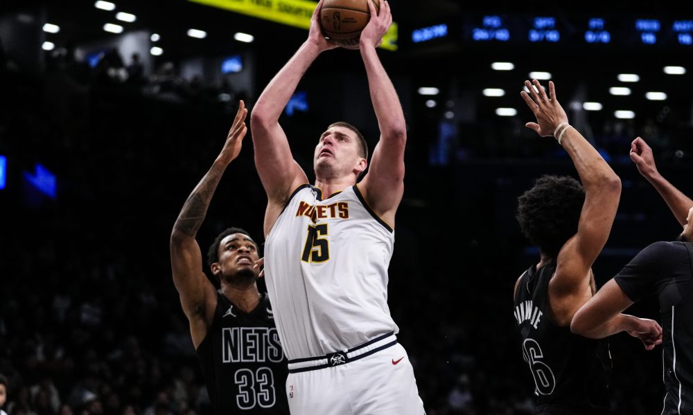 PRETUKLI GA I NIKOM NIŠTA Jokić doslovno iskrvario za pobedu Denvera! Jeziv prizor, a izveo je samo pet slobodnih bacanja! (FOTO/VIDEO)