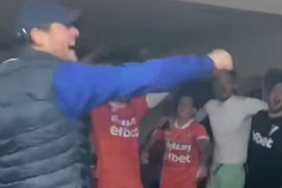 OVAKVOG GA JOŠ NISTE VIDELI Lalat vodio navijanje! Veliko slavlje fudbalera Spartaka u Novom Pazaru (VIDEO)