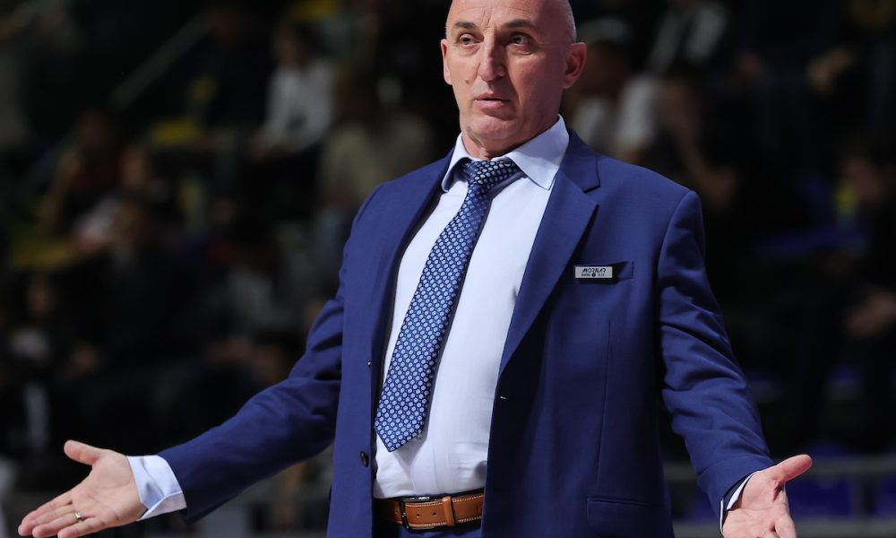 SAVLADALE GA EMOCIJE Trener Mornara zaplakao pred novinarima: Ovo je bila najteža utakmica u mom životu… (VIDEO)