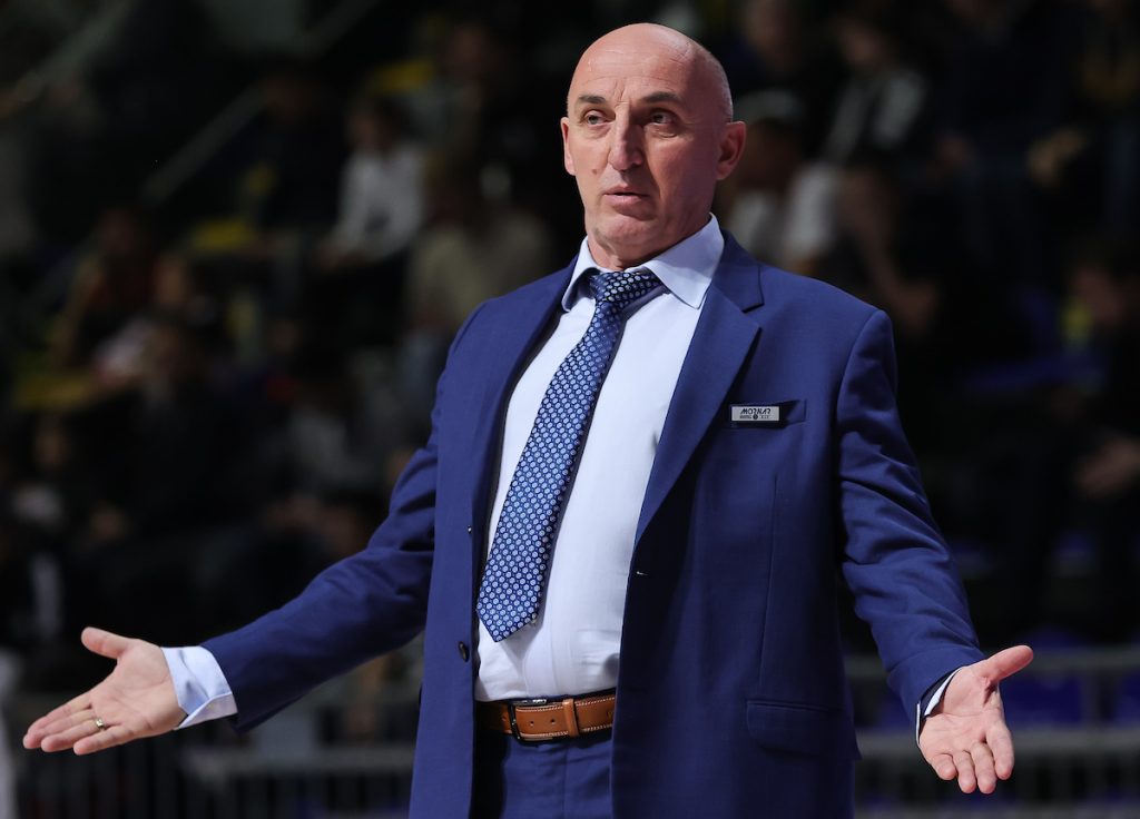 SAVLADALE GA EMOCIJE Trener Mornara zaplakao pred novinarima: Ovo je bila najteža utakmica u mom životu… (VIDEO)