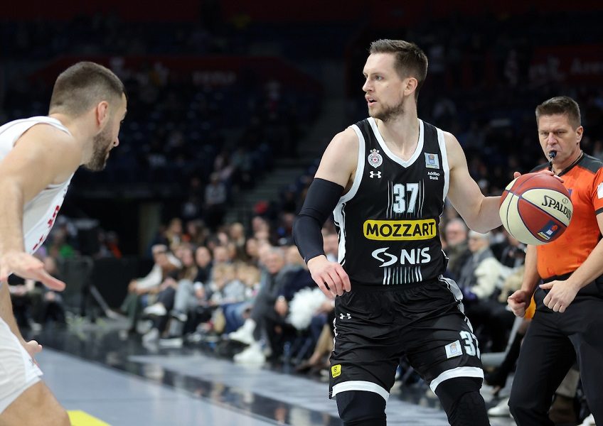 POLUVREME Partizan trojkama „ukrotio“ Studentski centar (VIDEO)