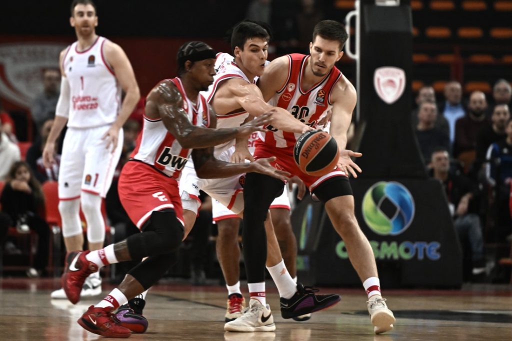 LAKO SA NAJSLABIJIMA Srbima epizodne uloge, Olimpijakos i Fenerbahče lako kroz Lion i Berlin