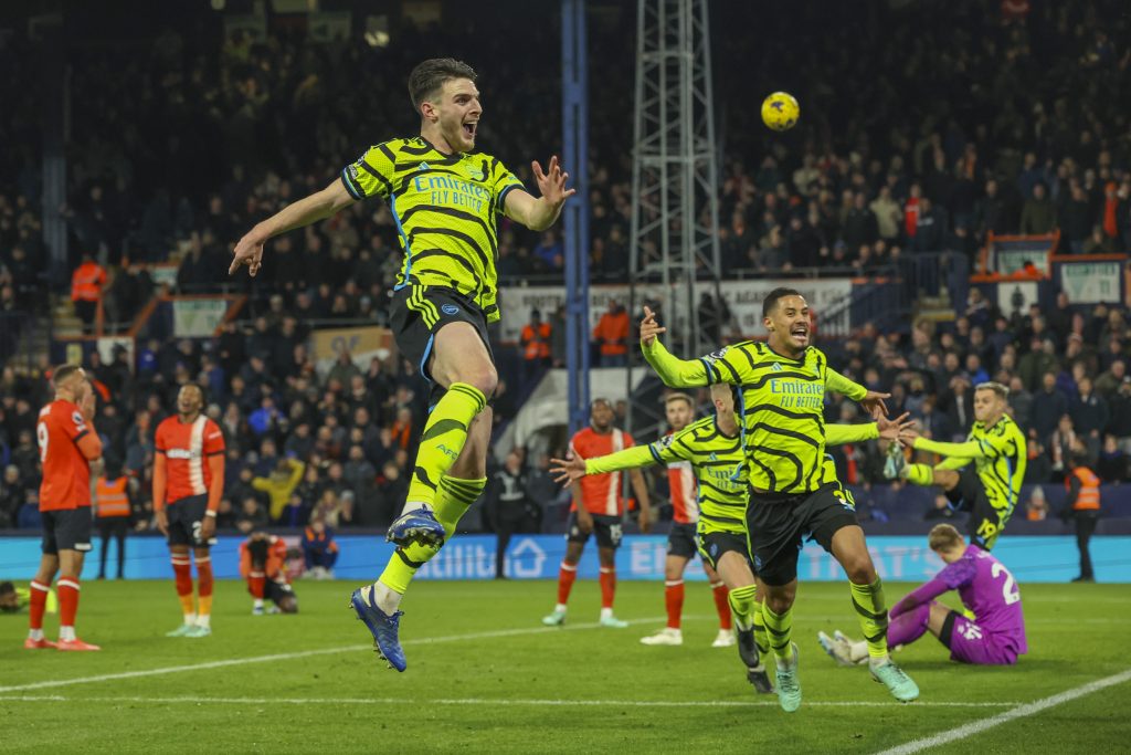 DA LI SE OVAKO OSVAJA TITULA? Arsenal slavio na najmanjem stadionu u ligu u dubokoj nadoknadi!