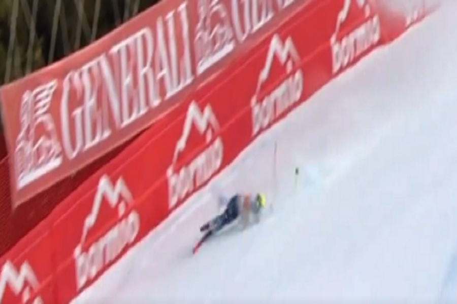 JEZIVA SCENA Strašan pad italijanskog skijaša tokom Svetskog kupa… Krvavog lica deportovan helikopterom (VIDEO)