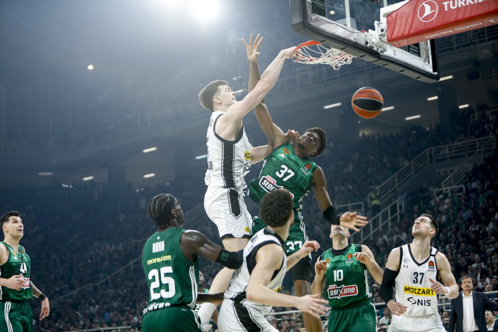 BUM, TRAS! Koprivica „zgromio“ Adetokunba i stavio ga na poster! Monstruozno zakucavanje Partizanovog centra (VIDEO)