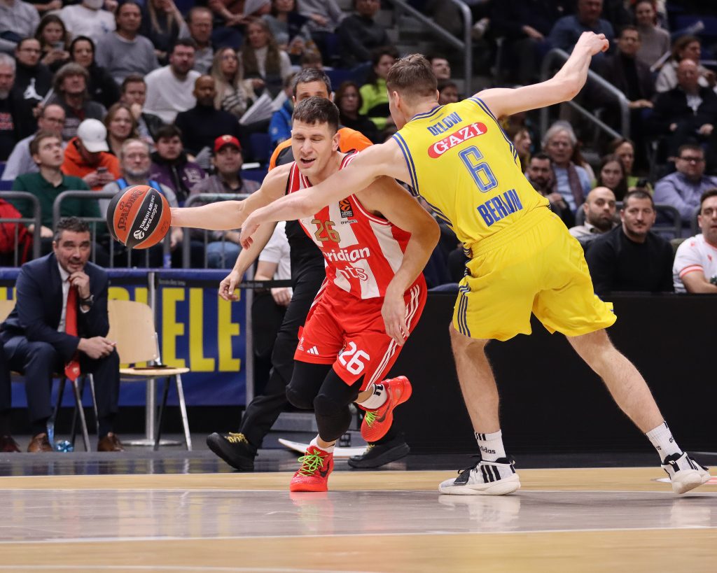 UŽASNA ZVEZDA SE KASNO PROBUDILA Crveno-beli nisu tim za plej-in, da li je ovo njihova realnost? (VIDEO)