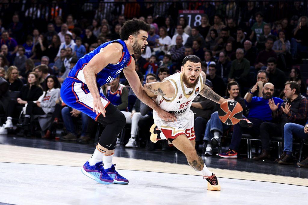 LISAC JE TO! Džejms se „infiltrirao“ u redove Efesa i špijunirao crtanje poslednjeg napada turskog tima (VIDEO)