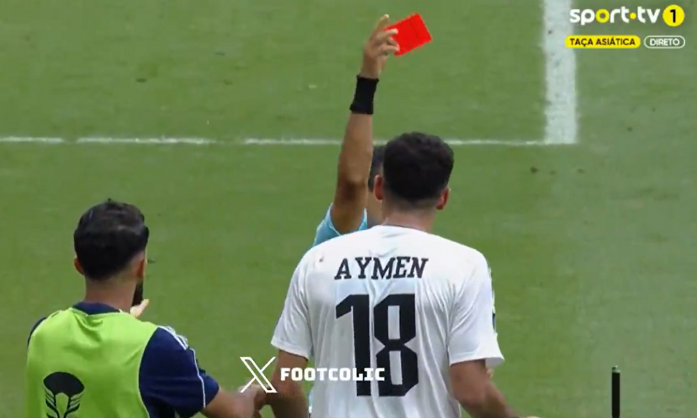 Dao gol, pa ga sudija poslao u svlačionicu… Ovo je najbizarniji crveni karton u istoriji Azijskog kupa (VIDEO)