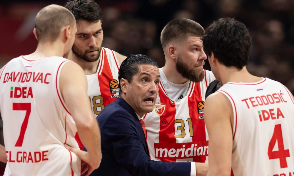 TRESLA SE GOSTUJUĆA SVLAČIONICA U BERLINU Sferopulos urlao i očitao bukvicu igračima posle poraza od Albe! (VIDEO)