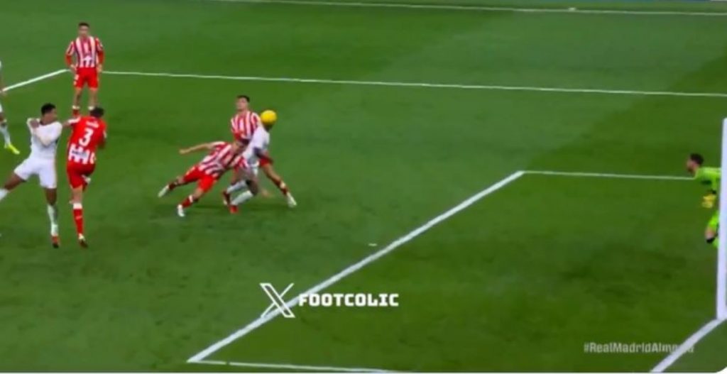 RUKOMETAŠ Vinisijus Žunior rukom postigao gol za Real! Iz Almerije tvrde da im neko nije dozvolio da pobede (VIDEO)