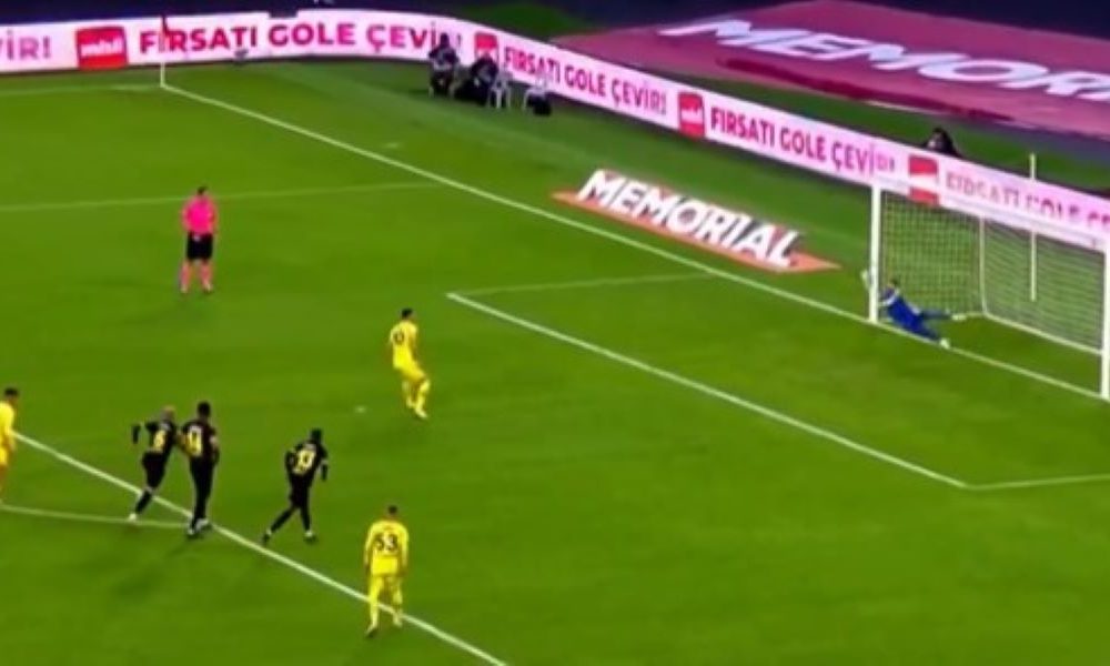 „Poker“ Čengiza Undera i jedan gol za rubriku „Nasmešite se, molim“! Tadić opet promašio penal (VIDEO)