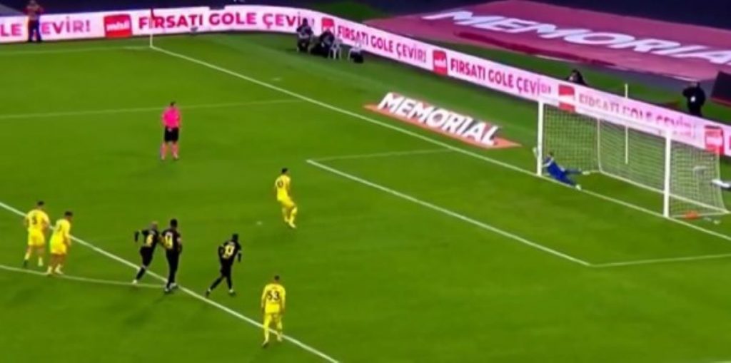 „Poker“ Čengiza Undera i jedan gol za rubriku „Nasmešite se, molim“! Tadić opet promašio penal (VIDEO)