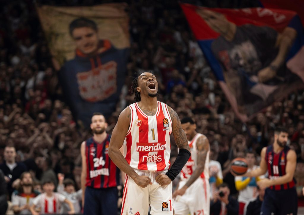 ARENA PROKLJUČALA Smart frižider da baci prošao bi kroz obruč! Strašan početak Amerikanca! (VIDEO)