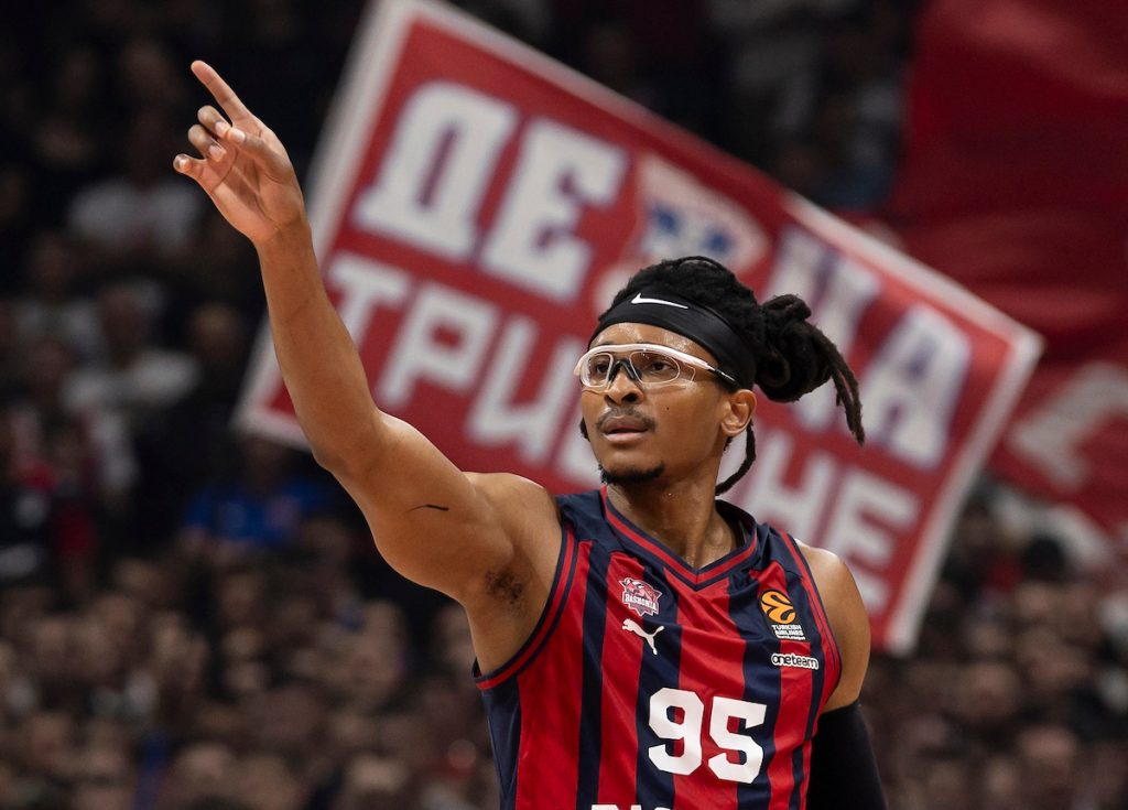 MONEKE ŠOKIRAO POSLE MEČA: Nije trebalo da igram, sedam sati su me držali na aerodromu!