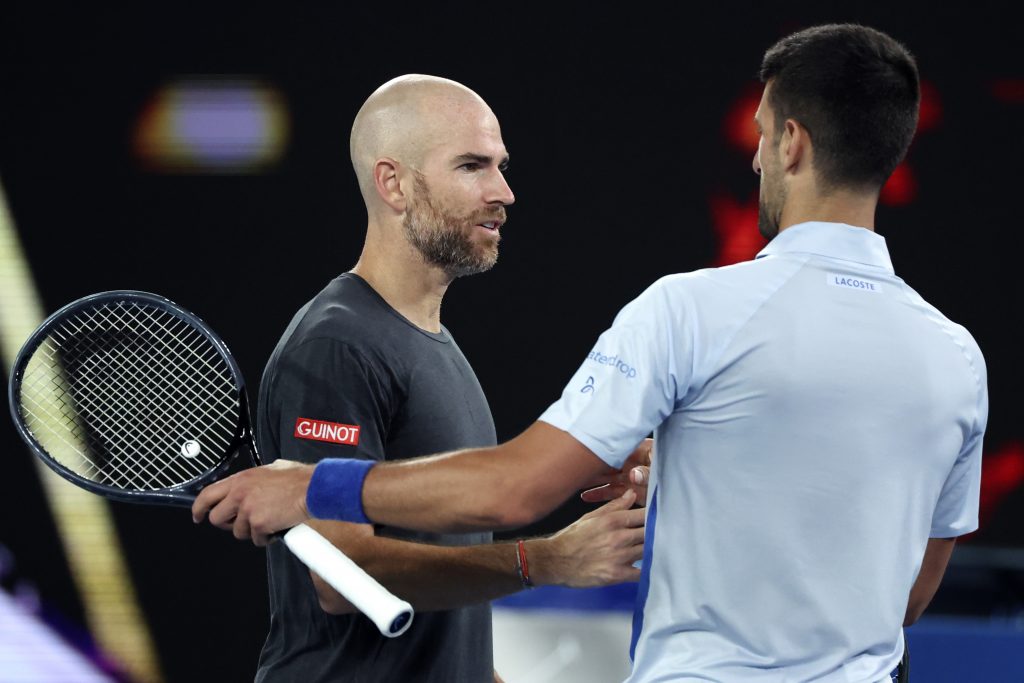 AUSTRALIJAN OPEN Ako je Manarino spustio slušalicu Šeltonu, onda je Novak njemu spustio roletnu! Šta bi ovo!? (VIDEO)
