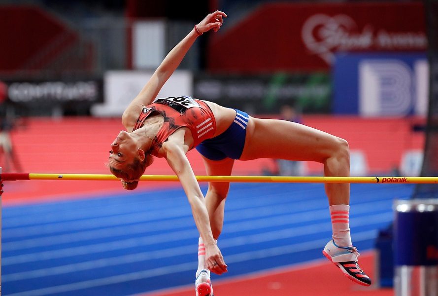 SKANDAL U CRNOJ GORI Atletičarka za grb na zastavi rekla da je kokoška! Potom uputila javno izvinjenje! (VIDEO)