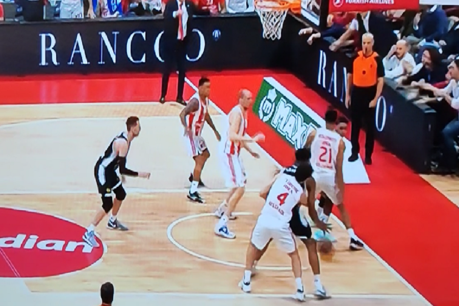 KONAČNO NEŠTO I OD CRNO-BELIH Lepa akcija Doužera i Kabokla, ali Zvezda i dalje daleko  (VIDEO)