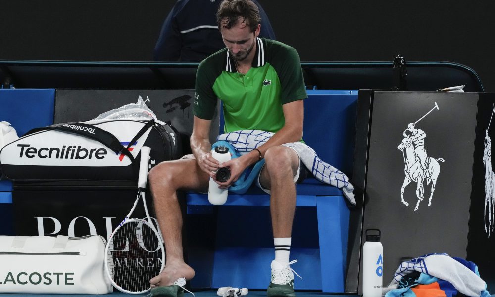 IGRALI DO ZORE Medvedev preživeo dva seta zaostatka i sprečio senzaciju