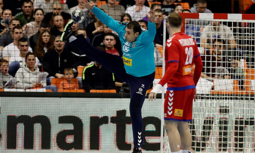 POLUVREME Hrabra Srbija ima čarobnjaka na golu, bolji napad vodi ka iznenađenju