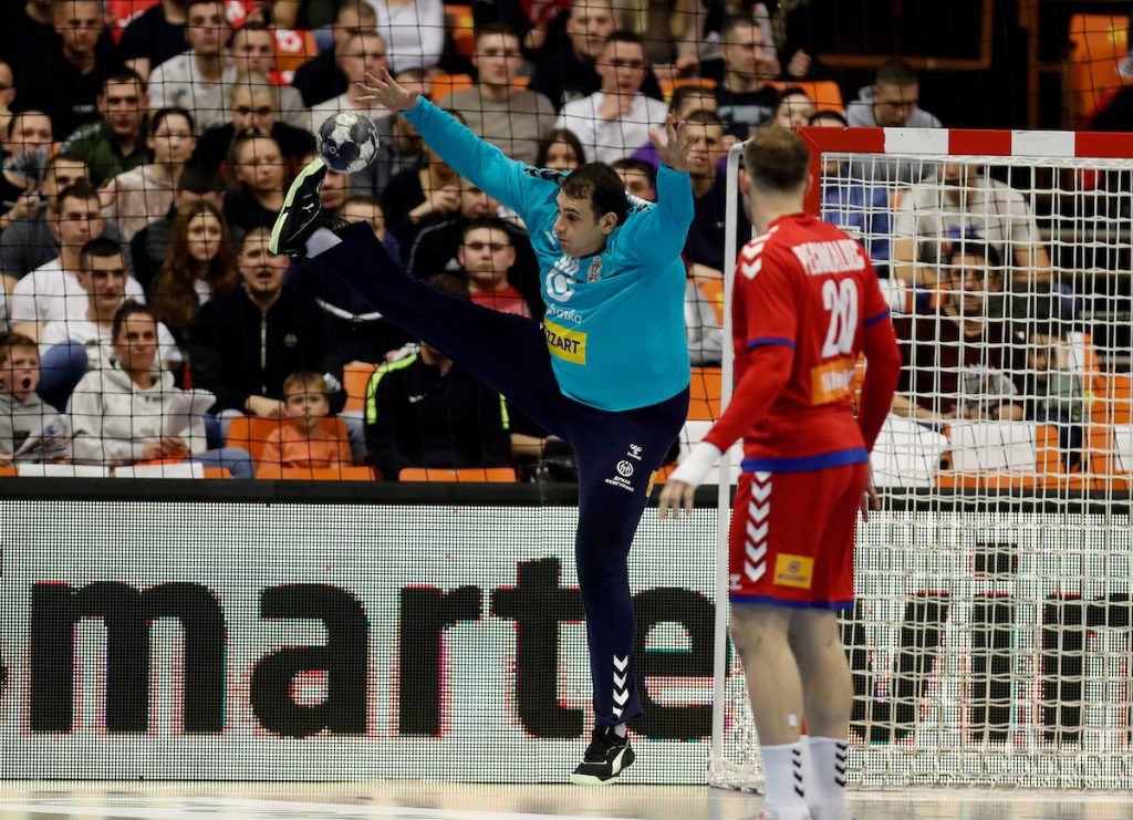 POLUVREME Hrabra Srbija ima čarobnjaka na golu, bolji napad vodi ka iznenađenju