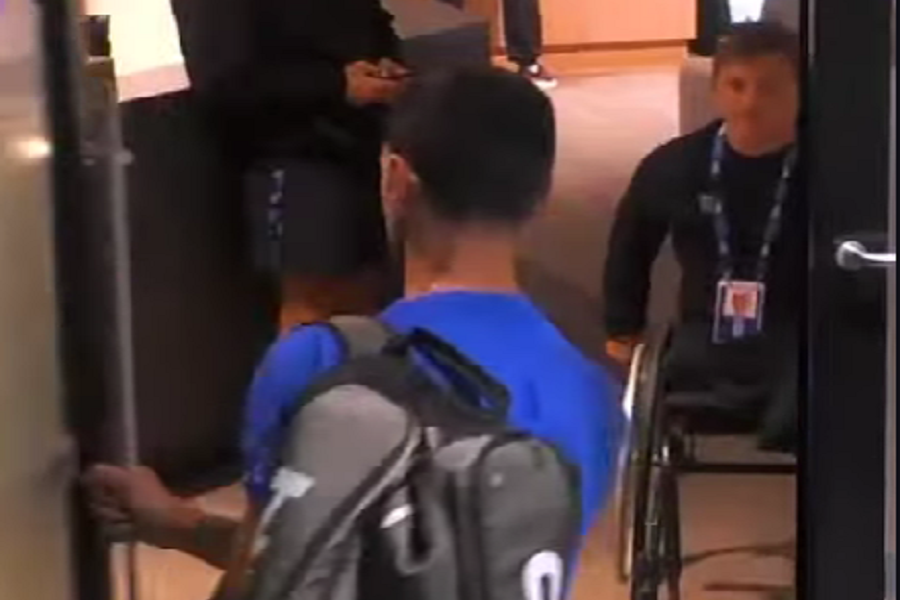 EVO ZAŠTO JE NAJVEĆI Nole ugledao čoveka u invalidskim kolica, a onda pokazao kakva je ljudina! (VIDEO)