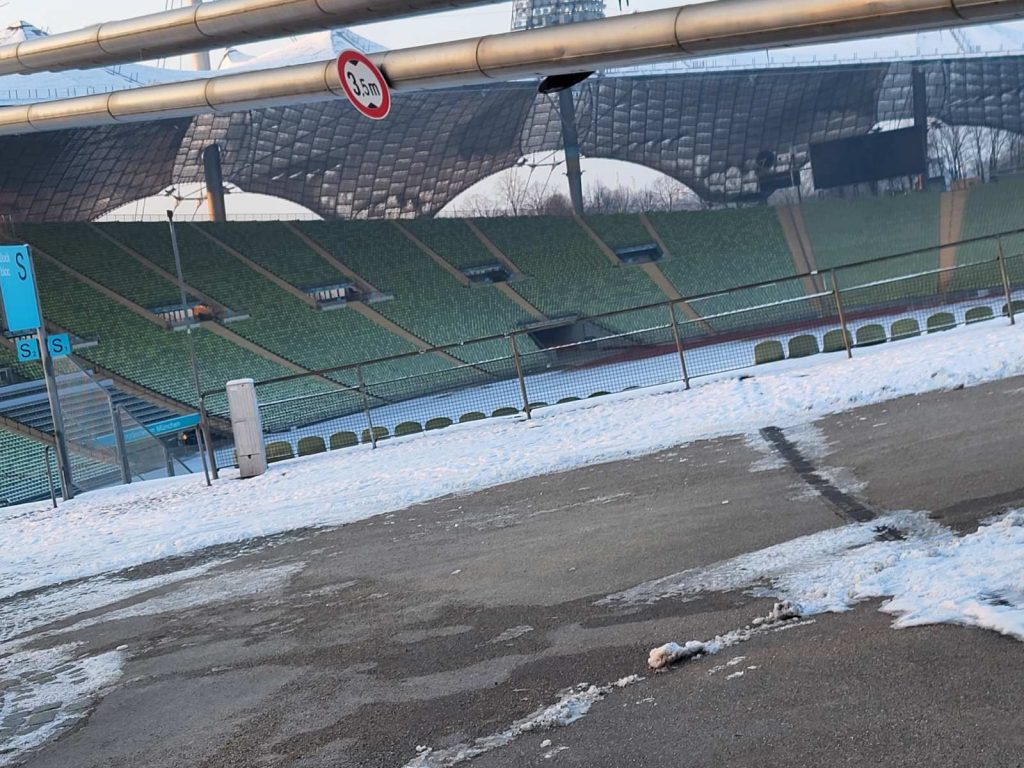 ZDANJE BEZ DUŠE Bilo je jedno od svetilišta „delija“… Sada se tu ne igra fudbal! (FOTO+VIDEO)