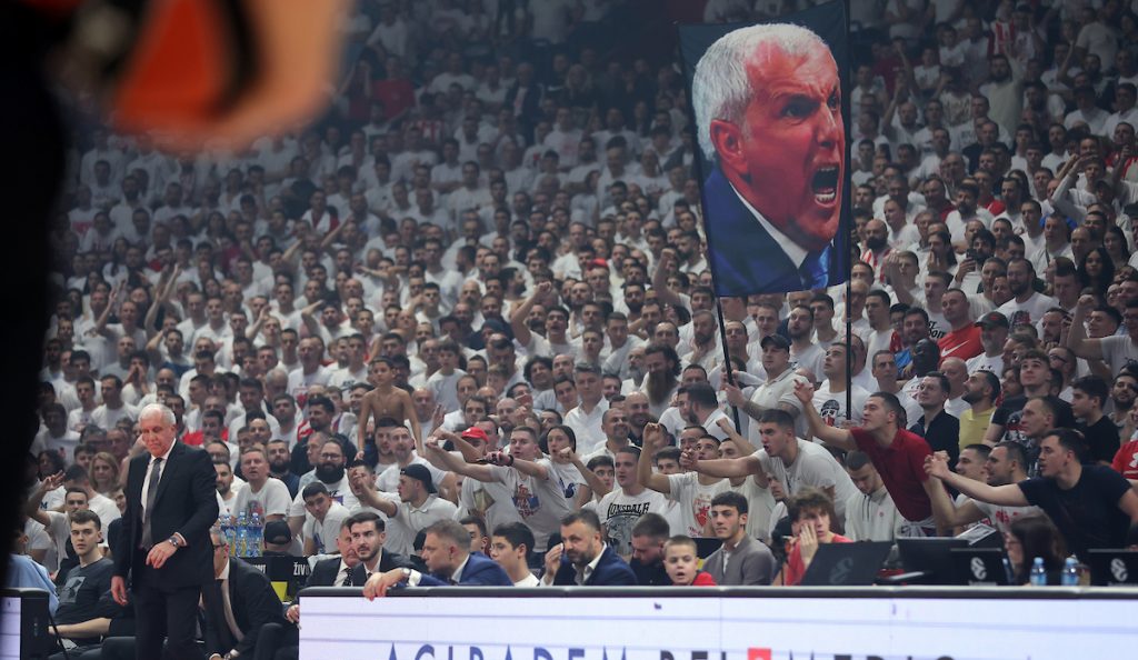 SRAMNO Bivši fudbaler Zvezde vređao Željka Obradovića tokom večitog derbija! Ovo ne priliči jednom sportisti! (VIDEO)